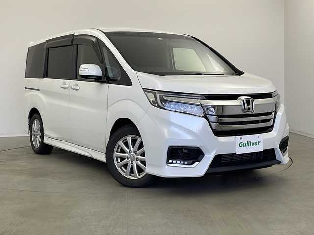 ホンダ ステップワゴン スパーダ 新潟県 2018(平30)年 6.8万km プラチナホワイトパール ターボ/ギャザズ純正ナビ/(VXM-187VFNi)/(CD.DVD.SD.フルセグ.Bluetooth.USB)/フリップダウンモニター/バックカメラ/左側パワースライドドア/ステアリングリモコン/LEDオートライト/フロントドライブレコーダー/オートリトラミラー/ビルトインETC/わくわくゲート/プッシュスタート/スマートキー×2/純正フロアマット/サマータイヤ純正AWセット車載