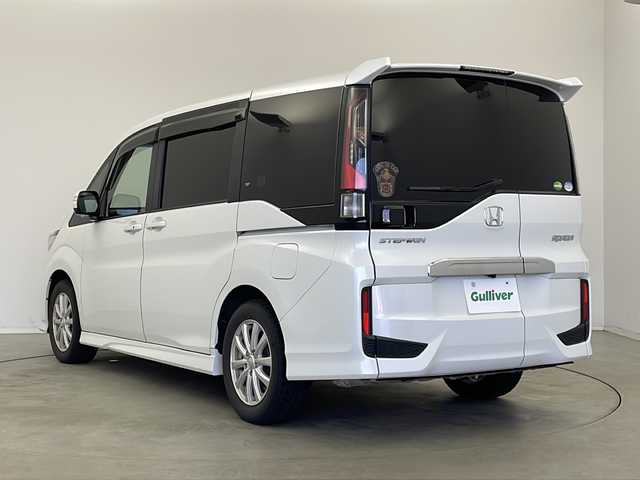 ホンダ ステップワゴン スパーダ 新潟県 2018(平30)年 6.8万km プラチナホワイトパール ターボ/ギャザズ純正ナビ/(VXM-187VFNi)/(CD.DVD.SD.フルセグ.Bluetooth.USB)/フリップダウンモニター/バックカメラ/左側パワースライドドア/ステアリングリモコン/LEDオートライト/フロントドライブレコーダー/オートリトラミラー/ビルトインETC/わくわくゲート/プッシュスタート/スマートキー×2/純正フロアマット/サマータイヤ純正AWセット車載