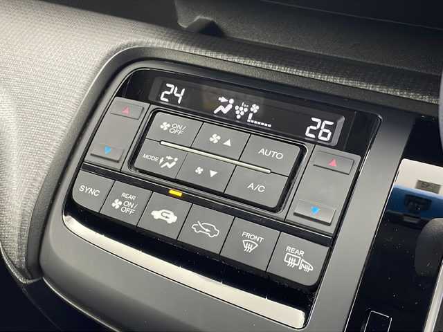 ホンダ ステップワゴン スパーダ 新潟県 2018(平30)年 6.8万km プラチナホワイトパール ターボ/ギャザズ純正ナビ/(VXM-187VFNi)/(CD.DVD.SD.フルセグ.Bluetooth.USB)/フリップダウンモニター/バックカメラ/左側パワースライドドア/ステアリングリモコン/LEDオートライト/フロントドライブレコーダー/オートリトラミラー/ビルトインETC/わくわくゲート/プッシュスタート/スマートキー×2/純正フロアマット/サマータイヤ純正AWセット車載