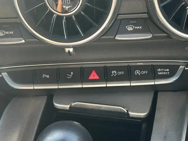 アウディ ＴＴクーペ 2．0 TFSI 福岡県 2016(平28)年 8.4万km ミトスブラックメタリック アシスタンスパッケージ/　・クルーズコントロール/　・ホールドアシスト/　・パーキングシステム（フロント・リア）/　・リアビューカメラ/マトリクスヘットライト/シーケンシェルウインカー/バーチャルコックピット/純正メーカーナビ（BT・AM・FM・CD）/電動リアスポイラー/アウディパーキングシステム/ドライブセレクト（エフィシャンシ・コンフォート・オート・ダイナミック・カスタム）/パドルシフト/アイドリングストップ/ウインカーミラー/USB入力端子/純正フロアマット/純正アルミホイール/LEDヘッドライト/オートライト/スマートキー/オートエアコン/プッシュスタートボタン/横滑り防止装置/盗難防止装置/カーテンエアバック
