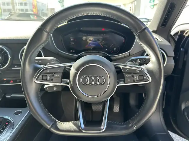 アウディ ＴＴクーペ 2．0 TFSI 福岡県 2016(平28)年 8.4万km ミトスブラックメタリック アシスタンスパッケージ/　・クルーズコントロール/　・ホールドアシスト/　・パーキングシステム（フロント・リア）/　・リアビューカメラ/マトリクスヘットライト/シーケンシェルウインカー/バーチャルコックピット/純正メーカーナビ（BT・AM・FM・CD）/電動リアスポイラー/アウディパーキングシステム/ドライブセレクト（エフィシャンシ・コンフォート・オート・ダイナミック・カスタム）/パドルシフト/アイドリングストップ/ウインカーミラー/USB入力端子/純正フロアマット/純正アルミホイール/LEDヘッドライト/オートライト/スマートキー/オートエアコン/プッシュスタートボタン/横滑り防止装置/盗難防止装置/カーテンエアバック
