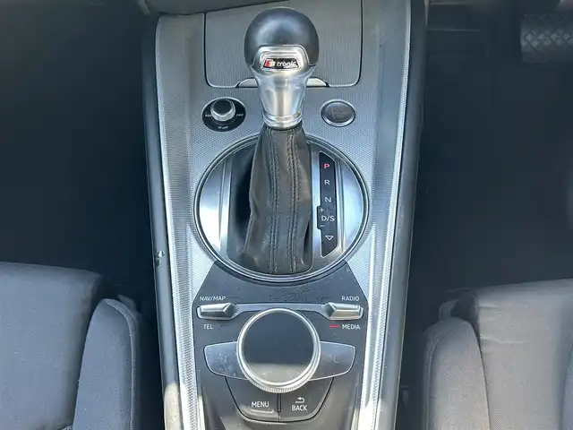 アウディ ＴＴクーペ 2．0 TFSI 福岡県 2016(平28)年 8.4万km ミトスブラックメタリック アシスタンスパッケージ/　・クルーズコントロール/　・ホールドアシスト/　・パーキングシステム（フロント・リア）/　・リアビューカメラ/マトリクスヘットライト/シーケンシェルウインカー/バーチャルコックピット/純正メーカーナビ（BT・AM・FM・CD）/電動リアスポイラー/アウディパーキングシステム/ドライブセレクト（エフィシャンシ・コンフォート・オート・ダイナミック・カスタム）/パドルシフト/アイドリングストップ/ウインカーミラー/USB入力端子/純正フロアマット/純正アルミホイール/LEDヘッドライト/オートライト/スマートキー/オートエアコン/プッシュスタートボタン/横滑り防止装置/盗難防止装置/カーテンエアバック