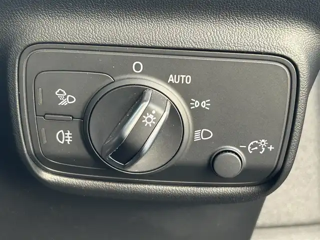 アウディ ＴＴクーペ 2．0 TFSI 福岡県 2016(平28)年 8.4万km ミトスブラックメタリック アシスタンスパッケージ/　・クルーズコントロール/　・ホールドアシスト/　・パーキングシステム（フロント・リア）/　・リアビューカメラ/マトリクスヘットライト/シーケンシェルウインカー/バーチャルコックピット/純正メーカーナビ（BT・AM・FM・CD）/電動リアスポイラー/アウディパーキングシステム/ドライブセレクト（エフィシャンシ・コンフォート・オート・ダイナミック・カスタム）/パドルシフト/アイドリングストップ/ウインカーミラー/USB入力端子/純正フロアマット/純正アルミホイール/LEDヘッドライト/オートライト/スマートキー/オートエアコン/プッシュスタートボタン/横滑り防止装置/盗難防止装置/カーテンエアバック