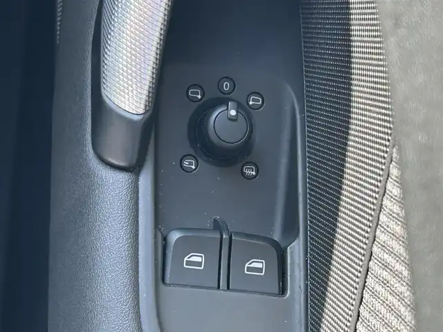 アウディ ＴＴクーペ 2．0 TFSI 福岡県 2016(平28)年 8.4万km ミトスブラックメタリック アシスタンスパッケージ/　・クルーズコントロール/　・ホールドアシスト/　・パーキングシステム（フロント・リア）/　・リアビューカメラ/マトリクスヘットライト/シーケンシェルウインカー/バーチャルコックピット/純正メーカーナビ（BT・AM・FM・CD）/電動リアスポイラー/アウディパーキングシステム/ドライブセレクト（エフィシャンシ・コンフォート・オート・ダイナミック・カスタム）/パドルシフト/アイドリングストップ/ウインカーミラー/USB入力端子/純正フロアマット/純正アルミホイール/LEDヘッドライト/オートライト/スマートキー/オートエアコン/プッシュスタートボタン/横滑り防止装置/盗難防止装置/カーテンエアバック