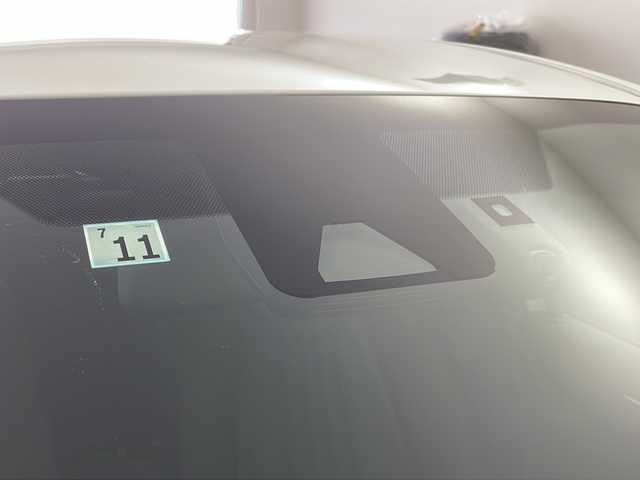 トヨタ ヤリス G 栃木県 2022(令4)年 1.2万km プラチナホワイトパールマイカ 純正ディスプレイオーディオ/バックカメラ/前方純正ドライブレコーダー/トヨタセーフティセンス/・プリクラッシュセーフティ/・レーンキープアシスト/レーンデパーチャーアラート/ブラインドスポットモニター/コーナーセンサー/横滑り防止装置/オートライト/ハロゲンヘッドライト/ウィンカーミラー/電動格納ミラー/スマートキー/エンジンプッシュスタート/フロアマット/ドアバイザー