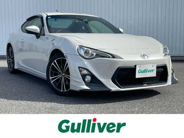 トヨタ ８６ GT 滋賀県 2013(平25)年 4.9万km サテンホワイトパール TRDエアロ/TRDマフラー/TRDタワーバー/TOM`Sテールライト/BRIDEセミバケットシート/純正ナビ/(Bluetooth/フルセグ/CD/DVD)/前後ドライブレコーダー/LEDオートライト/純正フロアマット/ドアバイザー/スペアキー