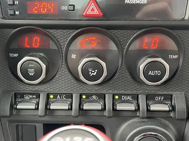 トヨタ ８６ GT 滋賀県 2013(平25)年 4.9万km サテンホワイトパール TRDエアロ/TRDマフラー/TRDタワーバー/TOM`Sテールライト/BRIDEセミバケットシート/純正ナビ/(Bluetooth/フルセグ/CD/DVD)/前後ドライブレコーダー/LEDオートライト/純正フロアマット/ドアバイザー/スペアキー