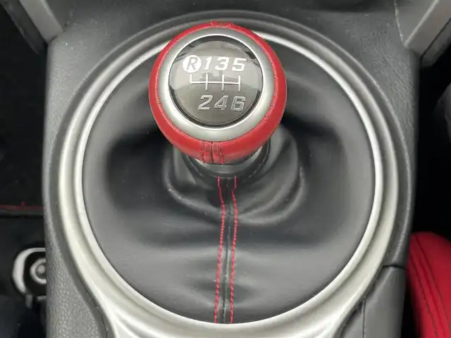 トヨタ ８６ GT 滋賀県 2013(平25)年 4.9万km サテンホワイトパール TRDエアロ/TRDマフラー/TRDタワーバー/TOM`Sテールライト/BRIDEセミバケットシート/純正ナビ/(Bluetooth/フルセグ/CD/DVD)/前後ドライブレコーダー/LEDオートライト/純正フロアマット/ドアバイザー/スペアキー
