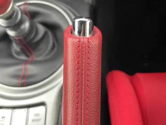 トヨタ ８６ GT 滋賀県 2013(平25)年 4.9万km サテンホワイトパール TRDエアロ/TRDマフラー/TRDタワーバー/TOM`Sテールライト/BRIDEセミバケットシート/純正ナビ/(Bluetooth/フルセグ/CD/DVD)/前後ドライブレコーダー/LEDオートライト/純正フロアマット/ドアバイザー/スペアキー