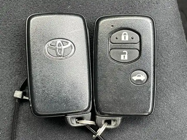 トヨタ ８６ GT 滋賀県 2013(平25)年 4.9万km サテンホワイトパール TRDエアロ/TRDマフラー/TRDタワーバー/TOM`Sテールライト/BRIDEセミバケットシート/純正ナビ/(Bluetooth/フルセグ/CD/DVD)/前後ドライブレコーダー/LEDオートライト/純正フロアマット/ドアバイザー/スペアキー