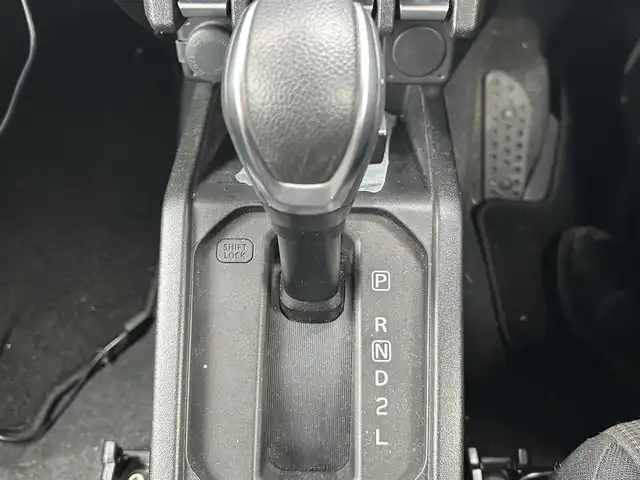 スズキ ジムニー XC 奈良県 2020(令2)年 5.4万km シフォンアイボリーM ワンオーナー/社外ディスプレイオーディオ/（FN－9400DVS）/ルーフラック/（THVCE）/ルーフコンテナ/（GORDON MICCER）/リフトアップ/社外17インチAW/（RARM）/純正AWあり/（スタットレス）/ハンドルカバー/（MOMO）/背面タイヤカバー/純正フロアマット/純正ドアバイザー/シートヒーター/ETC/ドラレコ/保証書/取扱説明書