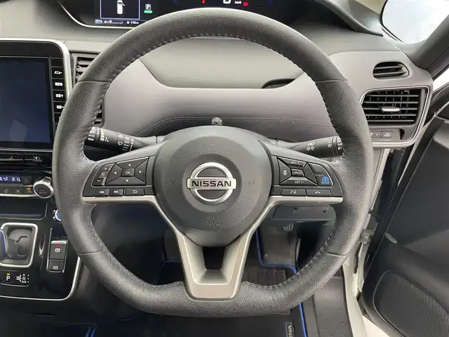 日産 セレナ e－パワー ハイウェイスター V 滋賀県 2021(令3)年 9.4万km ブリリアントホワイトパール 純正9インチナビ/Bluetooth/フルセグ／USB／ブルーレイ/革シート/純正10インチフリップダウンモニター/両側電動パワースライドドア/プロパイロット/側方支援/後側方支援/エマージェンシーブレーキ/駐車支援/ブラインドスポーットモニター/アラウンドビューモニター/デジタルインナーミラー/シートヒーター/ステアリングヒーター/ドライブレコーダー/ETC/純正フロアマット/プッシュスタート/スマートキー/ステアリングリモコン/革ステアリング