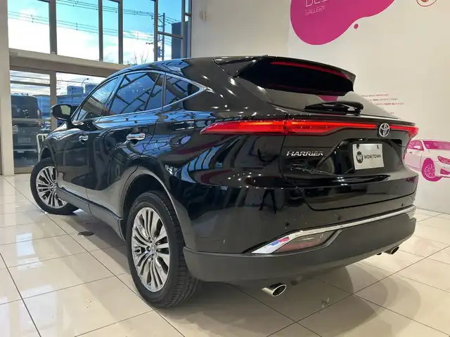 トヨタ ハリアー ハイブリッド Z レザーパッケージ 埼玉県 2021(令3)年 5.2万km ブラック Toyota Safety Sense	/純正12.3インチメモリナビ/　　BT/USB/AUX/Miracast/パノラミックビューモニター/JBLサウンド/ヘッドアップディスプレイ/デジタルインナーミラー/本革シート/前席シートヒーター/前席エアシート/前席パワーシート/パワーバックドア/LEDオートライト/ステアリングヒーター/ブラインドスポットモニター/クリアランスソナー/純正ドライブレコーダー/純正19インチアルミホイール/ビルトインETC2.0/スマートキー×2/禁煙車