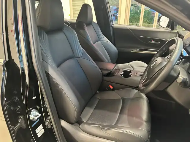 トヨタ ハリアー ハイブリッド Z レザーパッケージ 埼玉県 2021(令3)年 5.2万km ブラック Toyota Safety Sense	/純正12.3インチメモリナビ/　　BT/USB/AUX/Miracast/パノラミックビューモニター/JBLサウンド/ヘッドアップディスプレイ/デジタルインナーミラー/本革シート/前席シートヒーター/前席エアシート/前席パワーシート/パワーバックドア/LEDオートライト/ステアリングヒーター/ブラインドスポットモニター/クリアランスソナー/純正ドライブレコーダー/純正19インチアルミホイール/ビルトインETC2.0/スマートキー×2/禁煙車