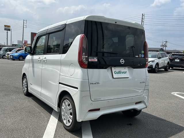 日産 ルークス X 沖縄県 2021(令3)年 0.8万km ホワイトパール 純正ＳＤナビ　/全方位カメラ　/ビルトインＥＴＣ　/前後ドライブレコーダー　/前後コーナーセンサー　/ＡＢＳ　/アイドリングストップ　/両側パワースライド　/オートライト/プッシュスタート　/スマートキー　/スペアキー　/純正フロアマット/Blue tooth接続/フルセグテレビ/オートライト/ハロゲンヘッドライト/エアバッグW＋サイド