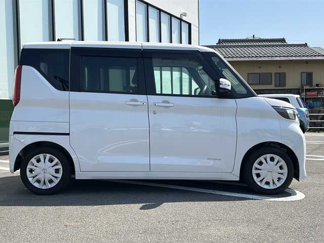 日産 ルークス X 岐阜県 2021(令3)年 0.8万km ホワイトパール 純正ＳＤナビ　/全方位カメラ　/ＥＴＣ　/前後ドライブレコーダー　/前後コーナーセンサー　/ＡＢＳ　/アイドリングストップ　/両側パワースライド　/オートライト/プッシュスタート　/スマートキー　/スペアキー　/純正フロアマット