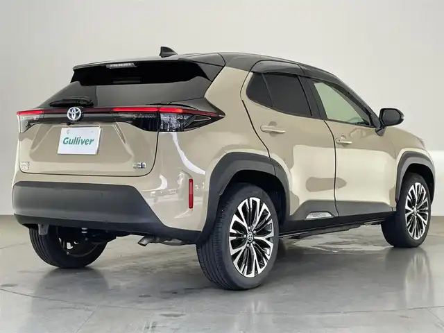 トヨタ ヤリスクロス ハイブリッド Z 愛知県 2022(令4)年 2.2万km ブラックマイカ/ベージュ 2トーン 純正8型ディスプレイナビ　ミラキャスト　Bluetooth　ハーフレザー　シートヒーター　バックカメラ　前後ドラレコ　セーフティセンス　衝突軽減　追従クルコン　車線逸脱　ＬＥＤオートライト　フォグ　コーナーセンサー　パワーシート　ツートンカラー　ワンオナ　保証書　取説　禁煙車