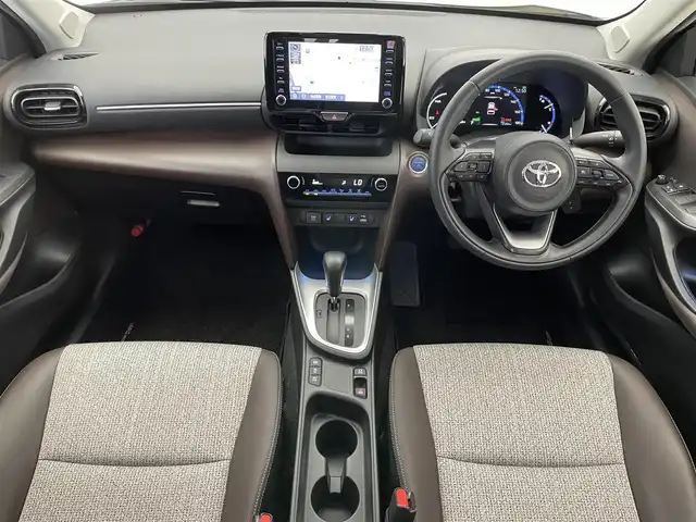 トヨタ ヤリスクロス ハイブリッド Z 愛知県 2022(令4)年 2.2万km ブラックマイカ/ベージュ 2トーン 純正8型ディスプレイナビ　ミラキャスト　Bluetooth　ハーフレザー　シートヒーター　バックカメラ　前後ドラレコ　セーフティセンス　衝突軽減　追従クルコン　車線逸脱　ＬＥＤオートライト　フォグ　コーナーセンサー　パワーシート　ツートンカラー　ワンオナ　保証書　取説　禁煙車
