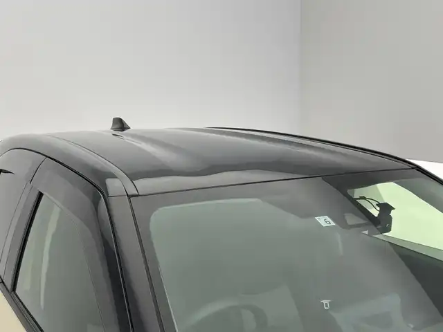 トヨタ ヤリスクロス ハイブリッド Z 愛知県 2022(令4)年 2.2万km ブラックマイカ/ベージュ 2トーン 純正8型ディスプレイナビ　ミラキャスト　Bluetooth　ハーフレザー　シートヒーター　バックカメラ　前後ドラレコ　セーフティセンス　衝突軽減　追従クルコン　車線逸脱　ＬＥＤオートライト　フォグ　コーナーセンサー　パワーシート　ツートンカラー　ワンオナ　保証書　取説　禁煙車