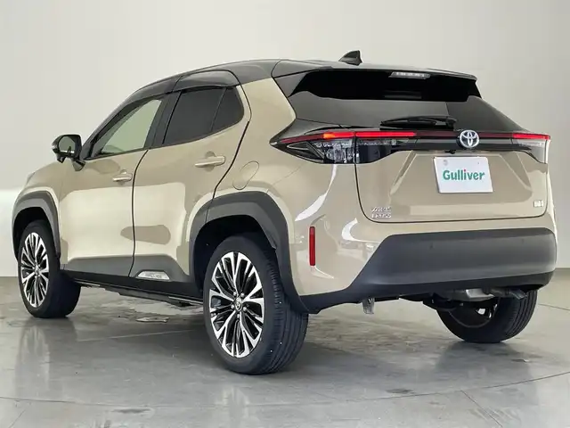 トヨタ ヤリスクロス ハイブリッド Z 愛知県 2022(令4)年 2.2万km ブラックマイカ/ベージュ 2トーン 純正8型ディスプレイナビ　ミラキャスト　Bluetooth　ハーフレザー　シートヒーター　バックカメラ　前後ドラレコ　セーフティセンス　衝突軽減　追従クルコン　車線逸脱　ＬＥＤオートライト　フォグ　コーナーセンサー　パワーシート　ツートンカラー　ワンオナ　保証書　取説　禁煙車