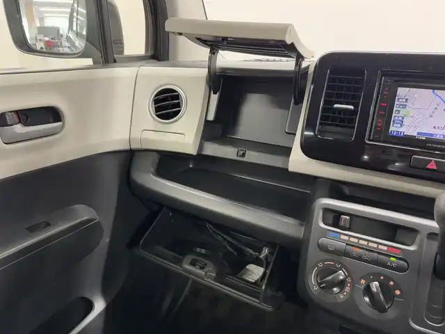 日産 モコ S 三重県 2012(平24)年 9.7万km アーバンブラウン ガソリン/FF/インパネCVT/カロッツェリア 6.1インチ『楽ナビ Lite』 AVIC-MRZ66/（FM/AM/TV/Bluetooth/CD/DVD/microSD/AUX/USB/iPod）/ETC/安全/・ABS（電子制動力配分制御付）/・ブレーキアシスト/・運転席・助手席エアバッグ/装備/・キーレスエントリー（リモコンキーx1）/・マニュアルエアコン/・電動格納ドアミラー/・パワーステアリング/・パワーウインドウ（全ドア）/・ベンチシート/・純正ドアバイザー/・フロアマット/・集中式ドアロック/・純正ホイールキャップ＋13インチスチールホイール/・予備メカニカルキーx1