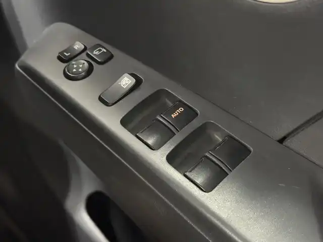 日産 モコ S 三重県 2012(平24)年 9.7万km アーバンブラウン ガソリン/FF/インパネCVT/カロッツェリア 6.1インチ『楽ナビ Lite』 AVIC-MRZ66/（FM/AM/TV/Bluetooth/CD/DVD/microSD/AUX/USB/iPod）/ETC/安全/・ABS（電子制動力配分制御付）/・ブレーキアシスト/・運転席・助手席エアバッグ/装備/・キーレスエントリー（リモコンキーx1）/・マニュアルエアコン/・電動格納ドアミラー/・パワーステアリング/・パワーウインドウ（全ドア）/・ベンチシート/・純正ドアバイザー/・フロアマット/・集中式ドアロック/・純正ホイールキャップ＋13インチスチールホイール/・予備メカニカルキーx1