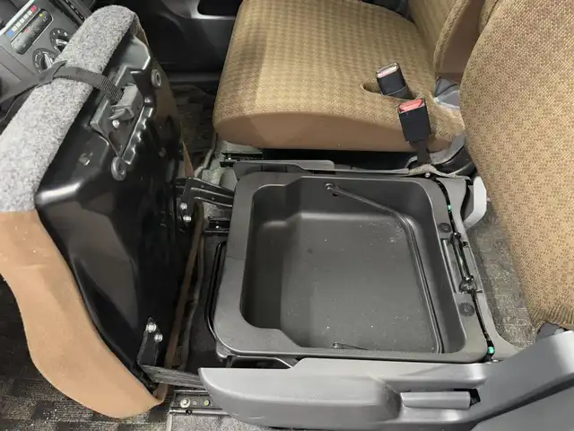 日産 モコ S 三重県 2012(平24)年 9.7万km アーバンブラウン ガソリン/FF/インパネCVT/カロッツェリア 6.1インチ『楽ナビ Lite』 AVIC-MRZ66/（FM/AM/TV/Bluetooth/CD/DVD/microSD/AUX/USB/iPod）/ETC/安全/・ABS（電子制動力配分制御付）/・ブレーキアシスト/・運転席・助手席エアバッグ/装備/・キーレスエントリー（リモコンキーx1）/・マニュアルエアコン/・電動格納ドアミラー/・パワーステアリング/・パワーウインドウ（全ドア）/・ベンチシート/・純正ドアバイザー/・フロアマット/・集中式ドアロック/・純正ホイールキャップ＋13インチスチールホイール/・予備メカニカルキーx1