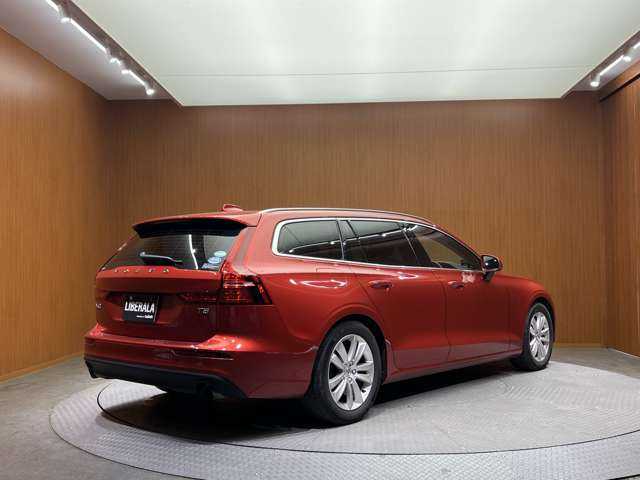 ボルボ Ｖ６０ T5 モメンタム 千葉県 2018(平30)年 5.6万km フュージョンレッドM レザーＰＫＧ　/ＡＣＣ　/黒革　/ナビ　/Ｂｌｕｅｔｏｏｔｈ接続　/Ｂカメラ　/シートヒーター　/電動リアゲート　/アクティブパーキング　/ＬＥＤヘッドライト衝突軽減Ｂ　/ＬＫＡ　/ＢＳＭ　/禁煙車　/ドラレコ　/ＥＴＣ