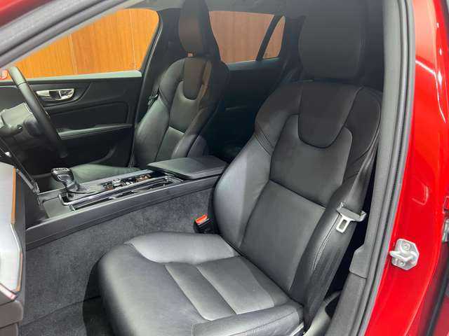 ボルボ Ｖ６０ T5 モメンタム 千葉県 2018(平30)年 5.6万km フュージョンレッドM レザーＰＫＧ　/ＡＣＣ　/黒革　/ナビ　/Ｂｌｕｅｔｏｏｔｈ接続　/Ｂカメラ　/シートヒーター　/電動リアゲート　/アクティブパーキング　/ＬＥＤヘッドライト衝突軽減Ｂ　/ＬＫＡ　/ＢＳＭ　/禁煙車　/ドラレコ　/ＥＴＣ