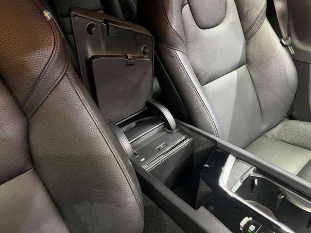ボルボ Ｖ６０ T5 モメンタム 千葉県 2018(平30)年 5.6万km フュージョンレッドM レザーＰＫＧ　/ＡＣＣ　/黒革　/ナビ　/Ｂｌｕｅｔｏｏｔｈ接続　/Ｂカメラ　/シートヒーター　/電動リアゲート　/アクティブパーキング　/ＬＥＤヘッドライト衝突軽減Ｂ　/ＬＫＡ　/ＢＳＭ　/禁煙車　/ドラレコ　/ＥＴＣ