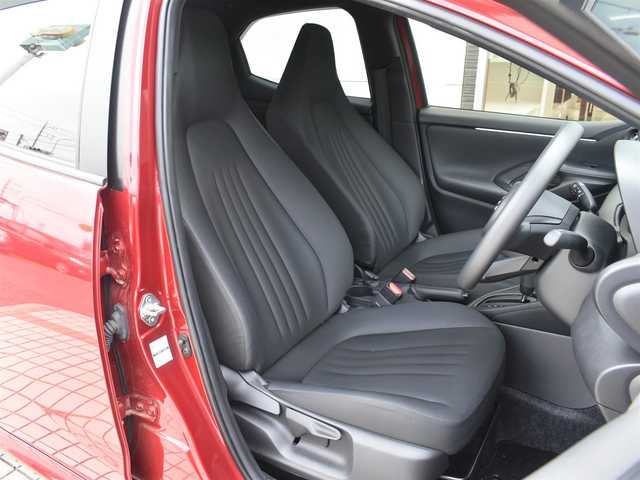 トヨタ ヤリス X 神奈川県 2021(令3)年 0.1万km ダークレッドマイカM ワンオーナー/ディスプレイオーディオ/アラウンドビューカメラ/プッシュスタート/保証書/記録(R.4.5.6)/スペアスマートキー
