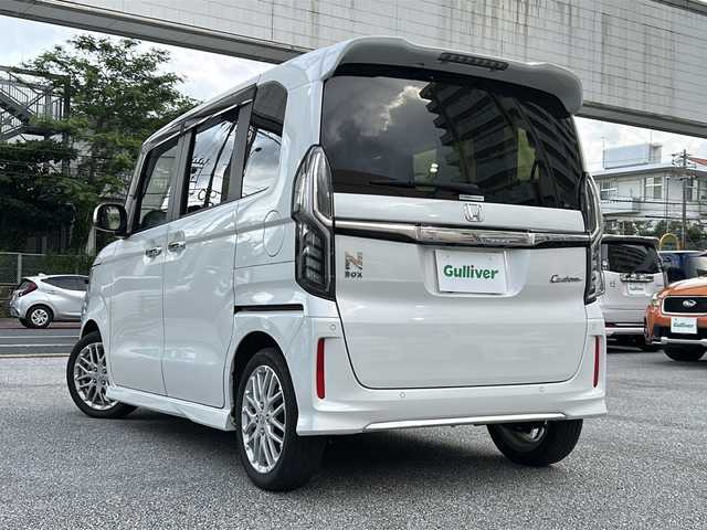 ホンダ Ｎ ＢＯＸ カスタム L ターボ 沖縄県 2021(令3)年 3.8万km プラチナホワイトパール 純正８インチナビ/（ＡＭ／ＦＭ／ＣＤ／ＤＶＤ／ＢＴ）　/フルセグＴＶ　/バックモニター　/ホンダセンシング　/両側パワスラ　/純正１５インチＡＷ　/ドラレコ　ＥＴＣ　/クルコン　/オートライト　/スマートキー/プッシュスタート/純正フロアマット/LEDヘッドライト