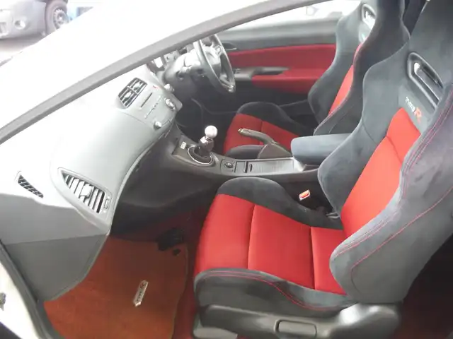 ホンダ シビック タイプR ユーロ 東京都 2010(平22)年 17.6万km チャンピオンシップホワイト 保証書・取説あり/プッシュスタート/純正CD・AUX/社外デジタルインナーミラー/　バックカメラ/ETC/キセノンライト/ミラーヒーター/パーキングセンサー/キーレスキー×2個