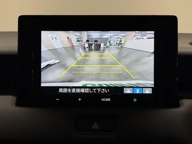 ホンダ ヴェゼル ハイブリッド e:HEV Z 三重県 2025(令7)年 1.1万km プラチナホワイトパール ハイブリッド/FF/MTモード付フロアCVT/純正 8インチ ディスプレイオーディオ VX-240ZFE/（FM/AM/USB/iPod/CarPlay/AndroidAuto/Bluetooth/HDMI）/バックカメラ/ドライブレコーダー 全方位＋後/ETC/純正 フロントロアースカート（Urban Style）/Honda SENSING/・衝突軽減ブレーキ/・先行車発進お知らせ機能/・路外逸脱抑制機能/・標識認識機能/・渋滞追従機能付アダプティブクルーズコントロール（ACC）/・車線維持支援システム（LKAS）/・トラフィックジャムアシスト（渋滞運転支援機能）/・ブラインドスポットインフォメーション/・誤発進抑制機能（前後）/・パーキングセンサーシステム/・アダプティブドライビングビーム/装備/・ハンズフリーアクセスパワーテールゲート（電動バックドア）/・ハーフレザーシート/・シートヒーター（D/N）/・ステアリングヒーター/・オートライトシステム/・LEDヘッドライト/・LEDフロントフォグランプ（黄）/・ヒルディセントコントロール/・左右独立オートエアコン/・自動防眩ルームミラー/・プッシュスタート/・純正18inAW/・スマートキーx1/など