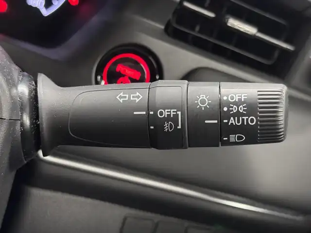 ホンダ ヴェゼル ハイブリッド e:HEV Z 三重県 2025(令7)年 1.1万km プラチナホワイトパール ハイブリッド/FF/MTモード付フロアCVT/純正 8インチ ディスプレイオーディオ VX-240ZFE/（FM/AM/USB/iPod/CarPlay/AndroidAuto/Bluetooth/HDMI）/バックカメラ/ドライブレコーダー 全方位＋後/ETC/純正 フロントロアースカート（Urban Style）/Honda SENSING/・衝突軽減ブレーキ/・先行車発進お知らせ機能/・路外逸脱抑制機能/・標識認識機能/・渋滞追従機能付アダプティブクルーズコントロール（ACC）/・車線維持支援システム（LKAS）/・トラフィックジャムアシスト（渋滞運転支援機能）/・ブラインドスポットインフォメーション/・誤発進抑制機能（前後）/・パーキングセンサーシステム/・アダプティブドライビングビーム/装備/・ハンズフリーアクセスパワーテールゲート（電動バックドア）/・ハーフレザーシート/・シートヒーター（D/N）/・ステアリングヒーター/・オートライトシステム/・LEDヘッドライト/・LEDフロントフォグランプ（黄）/・ヒルディセントコントロール/・左右独立オートエアコン/・自動防眩ルームミラー/・プッシュスタート/・純正18inAW/・スマートキーx1/など