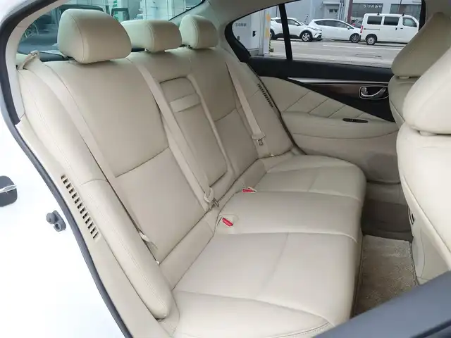 日産 スカイライン ハイブリッド 350GT Type P 石川県 2014(平26)年 9.5万km クリスタルホワイトパール プッシュスタート/ステアリングスイッチ/アクティブクルーズコントロール/Fパワーシート/Fシートヒーター/運転席メモリー機能付きシート/FRソナー/ビルトインETC/BOSEスピーカー/純正フロアマット/アラウンドビューモニター/ビークルダイナミクスコントロール/車両接近通報装置/ドアバイザー/ドライブモード/Fドライブレコーダー