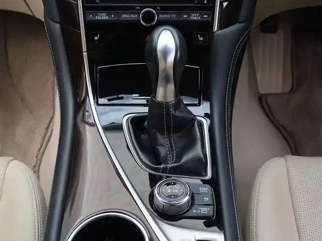 日産 スカイライン ハイブリッド 350GT Type P 石川県 2014(平26)年 9.5万km クリスタルホワイトパール プッシュスタート/ステアリングスイッチ/アクティブクルーズコントロール/Fパワーシート/Fシートヒーター/運転席メモリー機能付きシート/FRソナー/ビルトインETC/BOSEスピーカー/純正フロアマット/アラウンドビューモニター/ビークルダイナミクスコントロール/車両接近通報装置/ドアバイザー/ドライブモード/Fドライブレコーダー
