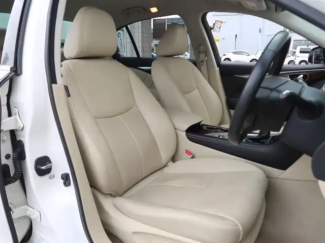 日産 スカイライン ハイブリッド 350GT Type P 石川県 2014(平26)年 9.5万km クリスタルホワイトパール プッシュスタート/ステアリングスイッチ/アクティブクルーズコントロール/Fパワーシート/Fシートヒーター/運転席メモリー機能付きシート/FRソナー/ビルトインETC/BOSEスピーカー/純正フロアマット/アラウンドビューモニター/ビークルダイナミクスコントロール/車両接近通報装置/ドアバイザー/ドライブモード/Fドライブレコーダー