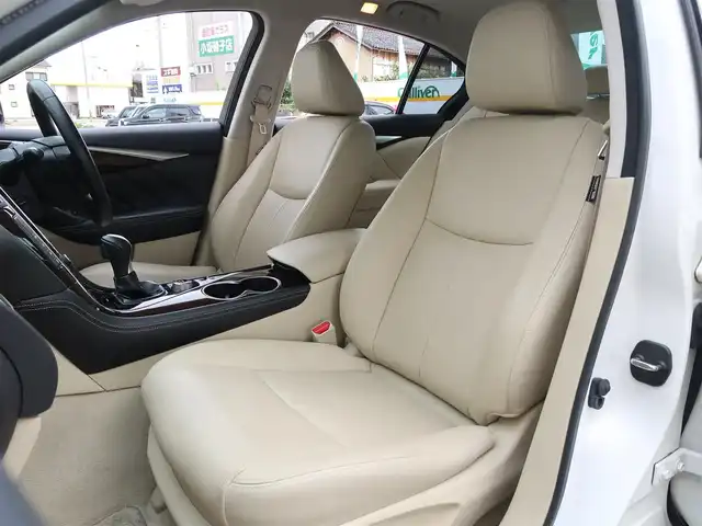 日産 スカイライン ハイブリッド 350GT Type P 石川県 2014(平26)年 9.5万km クリスタルホワイトパール プッシュスタート/ステアリングスイッチ/アクティブクルーズコントロール/Fパワーシート/Fシートヒーター/運転席メモリー機能付きシート/FRソナー/ビルトインETC/BOSEスピーカー/純正フロアマット/アラウンドビューモニター/ビークルダイナミクスコントロール/車両接近通報装置/ドアバイザー/ドライブモード/Fドライブレコーダー