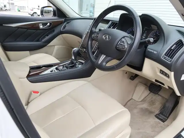 日産 スカイライン ハイブリッド 350GT Type P 石川県 2014(平26)年 9.5万km クリスタルホワイトパール プッシュスタート/ステアリングスイッチ/アクティブクルーズコントロール/Fパワーシート/Fシートヒーター/運転席メモリー機能付きシート/FRソナー/ビルトインETC/BOSEスピーカー/純正フロアマット/アラウンドビューモニター/ビークルダイナミクスコントロール/車両接近通報装置/ドアバイザー/ドライブモード/Fドライブレコーダー