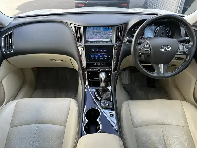 日産 スカイライン ハイブリッド 350GT Type P 秋田県 2014(平26)年 9.5万km クリスタルホワイトパール 4WD/純正ナビ/（CD/DVD/BT/ラジオ）/フルセグTV/全方位カメラ/BOSEスピーカー/プッシュスタート/ステアリングスイッチ/アクティブクルーズコントロール/前席パワーシート/前席シートヒーター/運転席メモリー機能付きシート/前後コーナーセンサー/ビルトインETC/純正フロアマット/ビークルダイナミクスコントロール/車両接近通報装置/ドアバイザー/ドライブモード/Fドライブレコーダー