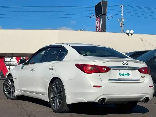 日産 スカイライン ハイブリッド 350GT Type P 秋田県 2014(平26)年 9.5万km クリスタルホワイトパール 4WD/純正ナビ/（CD/DVD/BT/ラジオ）/フルセグTV/全方位カメラ/BOSEスピーカー/プッシュスタート/ステアリングスイッチ/アクティブクルーズコントロール/前席パワーシート/前席シートヒーター/運転席メモリー機能付きシート/前後コーナーセンサー/ビルトインETC/純正フロアマット/ビークルダイナミクスコントロール/車両接近通報装置/ドアバイザー/ドライブモード/Fドライブレコーダー