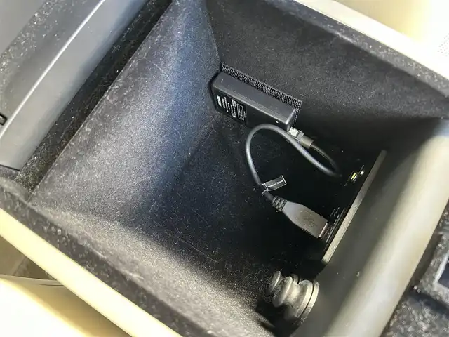 日産 スカイライン ハイブリッド 350GT Type P 秋田県 2014(平26)年 9.5万km クリスタルホワイトパール 4WD/純正ナビ/（CD/DVD/BT/ラジオ）/フルセグTV/全方位カメラ/BOSEスピーカー/プッシュスタート/ステアリングスイッチ/アクティブクルーズコントロール/前席パワーシート/前席シートヒーター/運転席メモリー機能付きシート/前後コーナーセンサー/ビルトインETC/純正フロアマット/ビークルダイナミクスコントロール/車両接近通報装置/ドアバイザー/ドライブモード/Fドライブレコーダー