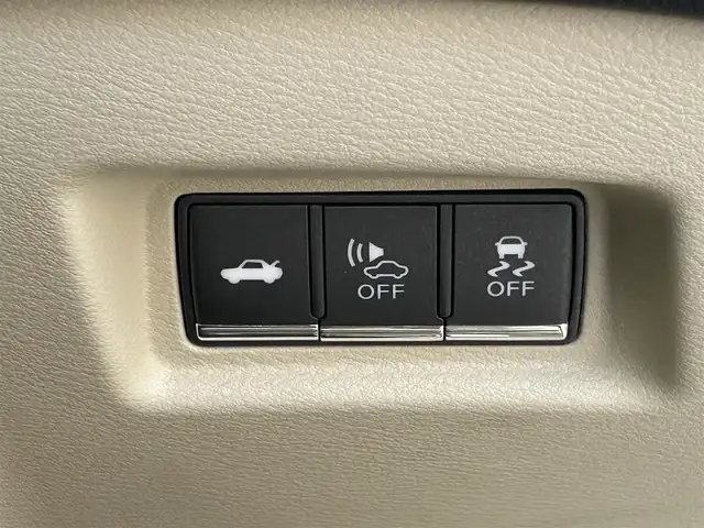 日産 スカイライン ハイブリッド 350GT Type P 秋田県 2014(平26)年 9.5万km クリスタルホワイトパール 4WD/純正ナビ/（CD/DVD/BT/ラジオ）/フルセグTV/全方位カメラ/BOSEスピーカー/プッシュスタート/ステアリングスイッチ/アクティブクルーズコントロール/前席パワーシート/前席シートヒーター/運転席メモリー機能付きシート/前後コーナーセンサー/ビルトインETC/純正フロアマット/ビークルダイナミクスコントロール/車両接近通報装置/ドアバイザー/ドライブモード/Fドライブレコーダー