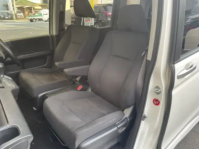 ホンダ ステップワゴン スパーダ Z 大阪府 2012(平24)年 4.7万km ホワイトオーキッドパール ワンオーナー/両側パワースライドドア/純正ナビ ワンセグTV CD DVD/バックカメラ/HIDオートヘッドライト/フォグライト/スマートキー 2個/ETC/パドルシフト/革巻きステアリング/保証書 取説 ナビ取説