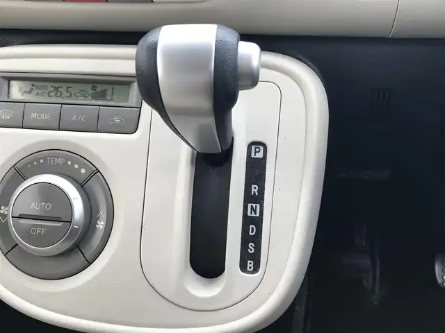 ダイハツ ミラ ココア プラスG 富山県 2012(平24)年 6.5万km ココアベージュマイカメタリック オーディオ/オートエアコン/スマートキー/レベライザー/革巻きステアリング/ドリンクホルダー/フォグランプ/トノカバー/フロアマット/ルーフレール