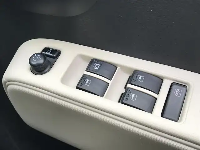 ダイハツ ミラ ココア プラスG 富山県 2012(平24)年 6.5万km ココアベージュマイカメタリック オーディオ/オートエアコン/スマートキー/レベライザー/革巻きステアリング/ドリンクホルダー/フォグランプ/トノカバー/フロアマット/ルーフレール