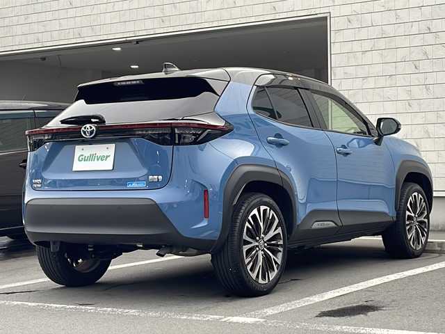 トヨタ ヤリスクロス ハイブリッド Z 静岡県 2022(令4)年 2.4万km ブラックマイカ グレイッシュブルー 2トーン ワンオーナー/ディスプレイオーディオ/Bluetooth/全周囲カメラ/セーフティセンス/レーダークルーズコントロール/オートハイビーム/パワーバックドア/ハーフレザー/シートヒーター/純正18インチＡＷ/ビルトインＥＴＣ/スマートキー/スペアキー/保証書/取説
