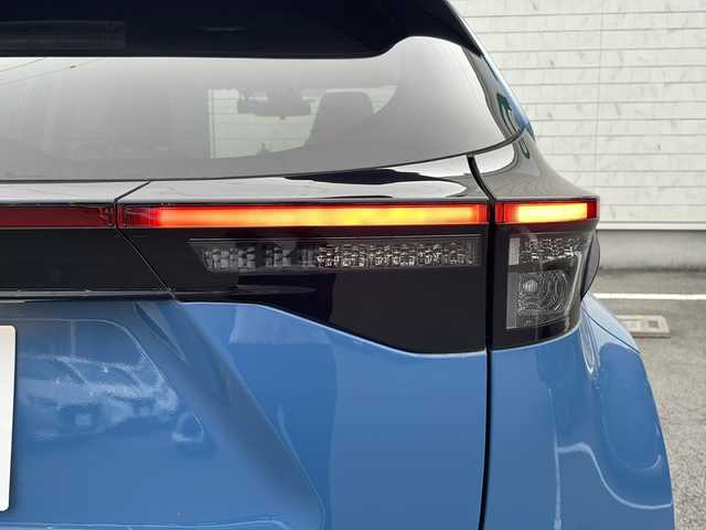 トヨタ ヤリスクロス ハイブリッド Z 静岡県 2022(令4)年 2.4万km ブラックマイカ グレイッシュブルー 2トーン ワンオーナー/ディスプレイオーディオ/Bluetooth/全周囲カメラ/セーフティセンス/レーダークルーズコントロール/オートハイビーム/パワーバックドア/ハーフレザー/シートヒーター/純正18インチＡＷ/ビルトインＥＴＣ/スマートキー/スペアキー/保証書/取説