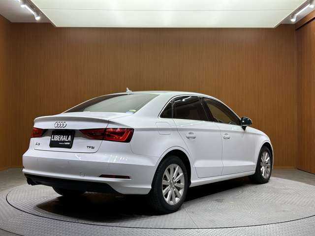 アウディ Ａ３ セダン 1．4 TFSI 千葉県 2016(平28)年 4万km パール レザーＰＫＧ　/コンビニエンスＰＫＧ　/ＡＣＣ　/黒革シート　/ナビ　/ＴＶ　/Ｂｌｕｅｔｏｏｔｈ接続　/Ｂカメラ　/シートＨ　/電動シート